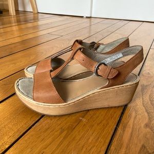 Eddie Bauer Kara Wooden Wedges Platform Sandals Camel Brown Leather 2.25” heel